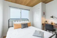 Swan Lake Cottage by AvantStay Views Firepit Hotel di Oak Harbor