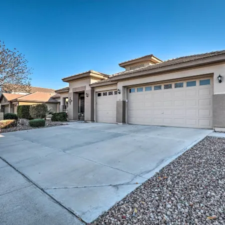 Pool Table and Bar! Family-Friendly Phoenix Retreat