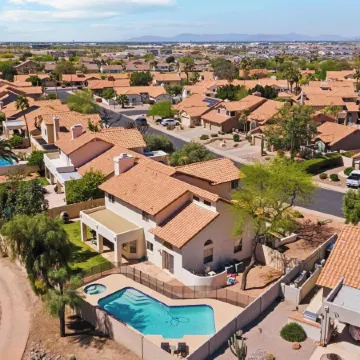 5Bdr with Pool and Scenic Golf Views!