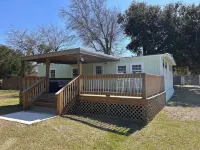 Charming 3-bedroom bungalow in Sneads Ferry with boat dock and gazebo access - WiFi