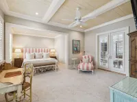 Short Walk to Beach Club, Close to Seaside 3Br Home & Carriage House Home Hotels in Seaside
