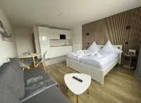 Luv & Lee Duhnen - Apartment 5 in New Splendor!