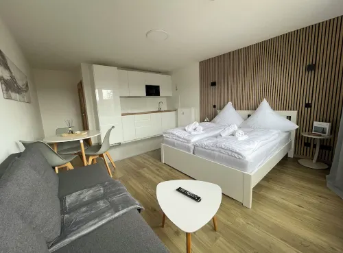 Luv & Lee Duhnen - Apartment 5 in New Splendor!