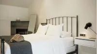 The Lakeside Motel