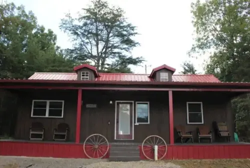 Secluded in Amish Country and peaceful Hotels in Adams County