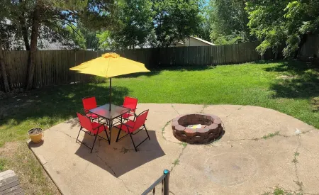 Zylee’s House on Choctaw is just a short walk to downtown Tahlequah. Отели рядом с достопримечательностью «Чероки Нешнел Призон Музеум»