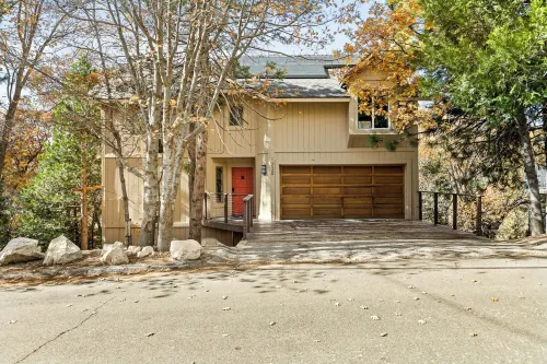 The Fancy Fox Stunning 4 Br Retreat, Min to Lake - 4-Star