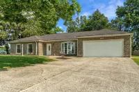 Bourbon Trail Getaway ~ Hot Tub + Dogs Welcome + Game Room + Cornhole + KY Fun