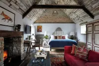 Mr & MRS Smith Artist Residence Oxfordshire Hotels in Witney