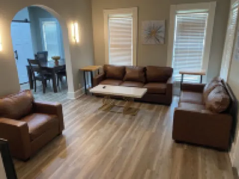 Charming 2-bedroom apartment with AC, WiFi, in The Historic Ashtabula Harbor