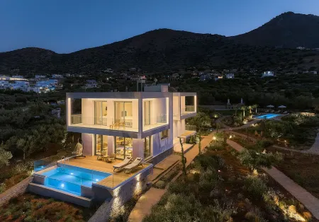 Villa Elounda Lion, 2 Pools, Hammam & Beach Access Отели рядом с достопримечательностью «Спиналонга»