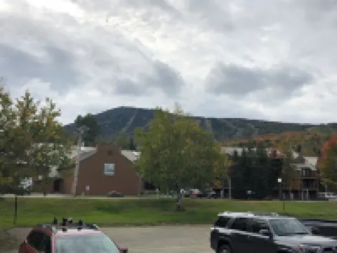 Ski In/Out at SugarloafShort Walk or Shuttle to Bars and Base AreaSleeps 4