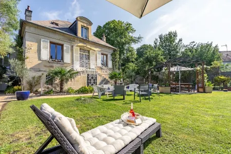 Accommodation, Very Peaceful Environment, 10 Travellers