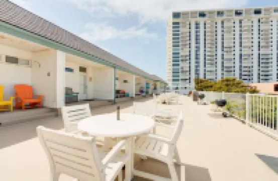 Sunny Days Beach Studio on the Boardwalk w/Pool