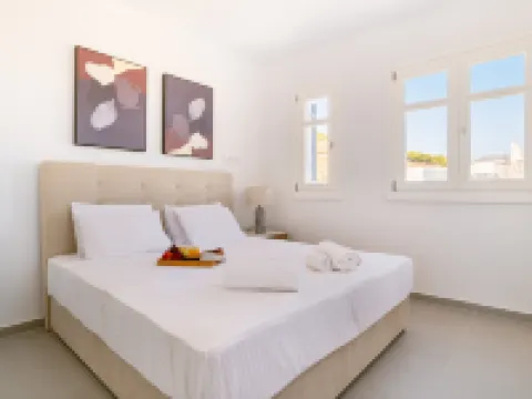 Sanders Paros Gardens - Great 1-Bdr Apt w Balcony