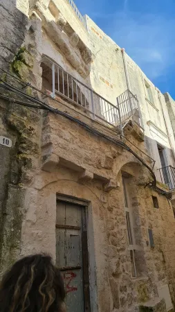 Structure located in the heart of the Itria Valley two very elegant private rooms