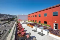 Modern and Cozy Apt in WEHO