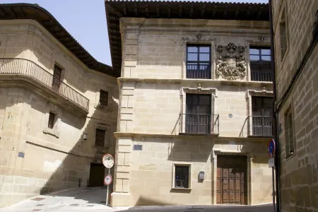 APARTMENT IN A 16TH CENTURY MANOR HOUSE IN LABASTIDA