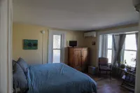 Charming 1-bedroom apartment in lovely Biddeford with AC, WiFi Hotels in Biddeford