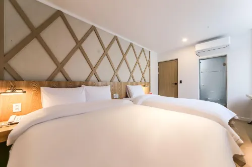 Geojedo Jangseungpo Hotel Carara - 2-Star