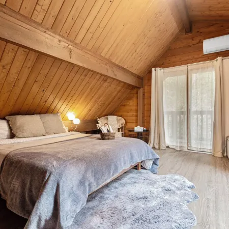 Charming 3-bedroom cabin in Woodinville with AC, WiFi