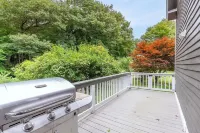 Meredith Town & Trail Cottage - Walkable to Water/Downtown, Dogs ok!