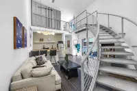 Stunning 3 BR/2 BA Split-Level w Rooftop & Hot Tub Near Miami University