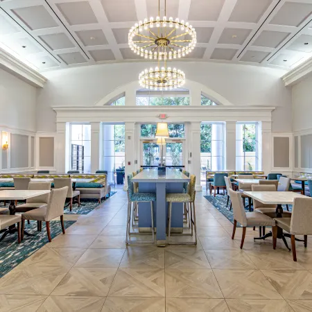 Hampton Inn & Suites Charlotte/SouthPark at Phillips Place Отели рядом с достопримечательностью «Торговый центр SouthPark»