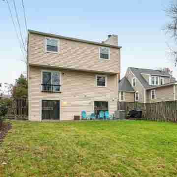 Walk to Metro-Near Washington DC-Amazon HQ-DCA Airport-Pentagon-Crystal City Hotel Exterior