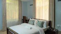 NGUCHIRO PALACE HOTEL - Balcony