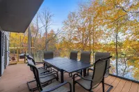 Modern Lakeside Mountain Retreat With Cabin Charm