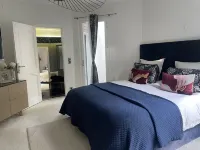 villa with swimming pool at the gates of Paris