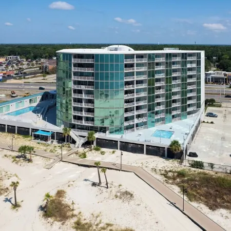 Salty Sands-Cozy 2-bedroom condo with WiFi, fitness room, directly on the beach!