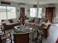 Quiet 4-bedroom villa with swimming pool close to the center and beaches