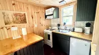 Private Tiny Cabin & Mountain Hiking! Hotels in Randolph County