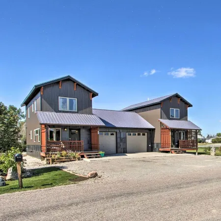 Pet-Friendly Choteau Townhouse with Gas Grill!