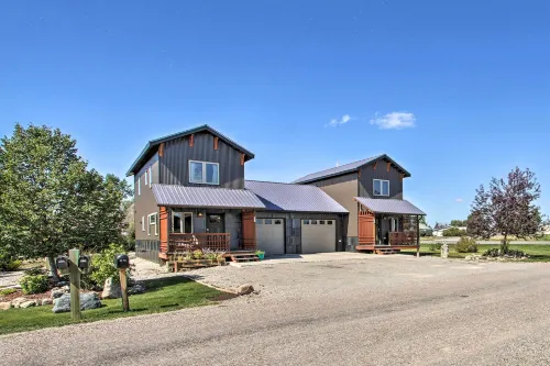 Pet-Friendly Choteau Townhouse with Gas Grill! - Wifi