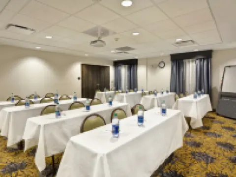 Hampton Inn & Suites Detroit/Warren Hotels in Warren