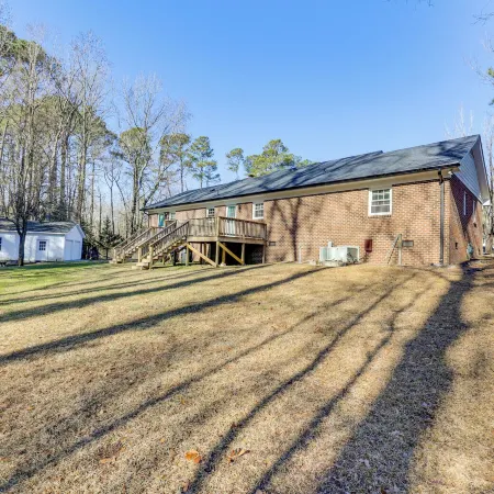 Family Friendly: Chic Retreat in Rocky Mount!