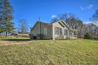 Berkeley Springs Vacation Home w/ Fire Pit! - Wifi
