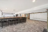 Spacious 5-bedroom house in Ortely Beach with AC, WiFi. Enjoyable getaway