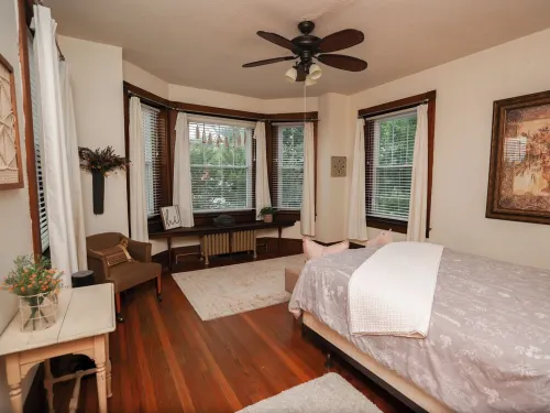 Historic Main Street Getaway