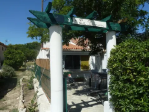 CABANON BORD DE MER NEAR FILMING CAMPING PARADIS