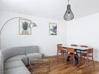 Newly renovated 3-bedroom apartment 300m from the beach and Rue St Jean