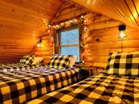 Hillside Cabin :: Secluded Log Cabin on 15 Acres, Pond & trails. Near Woodbury - Wifi