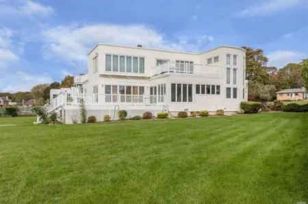 Summer Rental - Hampton Bays Waterfront- FULL MONTH ONLY August - Labor Day