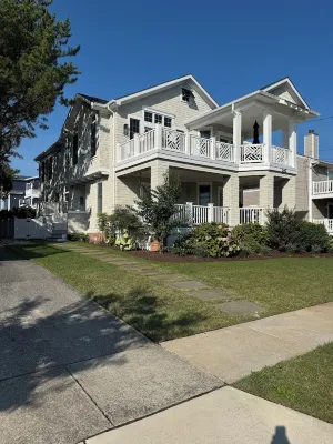 Fully renovated 5 Bedroom home 4 blocks to town Hotel a Stone Harbor