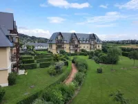 Sumptuous 3-room apartment, close to the beach and Deauville Hotels in Blonville-sur-Mer