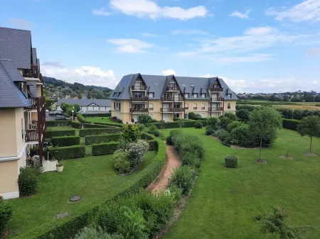 Sumptuous 3-room apartment, close to the beach and Deauville