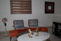 Spacious 9-bedroom apartment in delightful Spintex Road with AC, WiFi Hotels in Sakumono